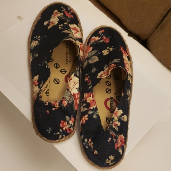 Shose - Picture 2 of 4